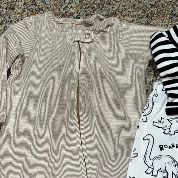 Boy 6-9‎ month PJs Striped and Dinosaur Print,  Lot of 2, 6-9 month pajamas - Picture 4 of 4